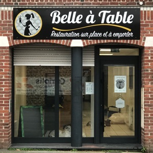 Belle À Table