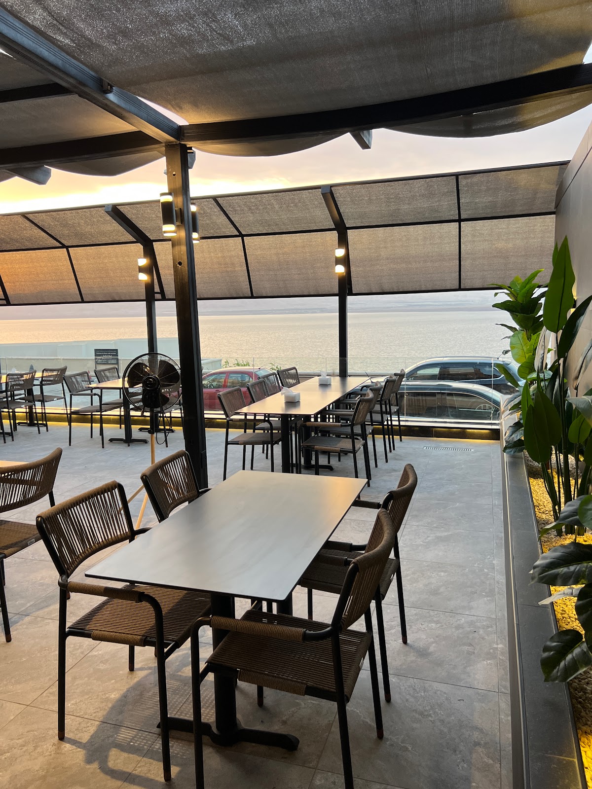 Cattleya Restaurant And Cafe