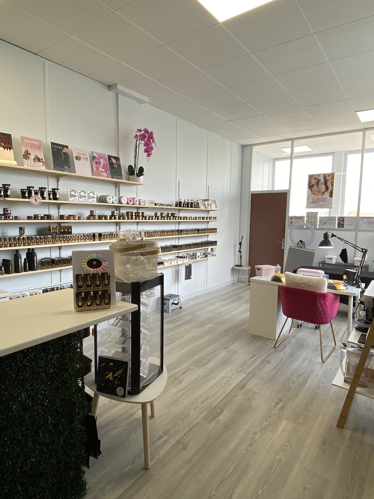 Anails By Anastasia - Spécialisé Manucure Russe, Cils & Sourcils