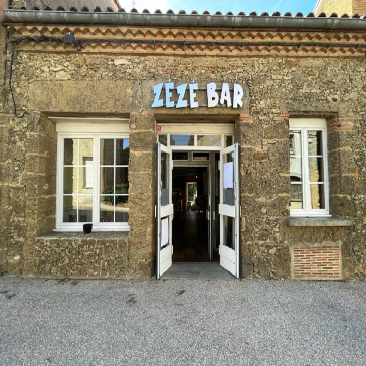 Zézé Bar