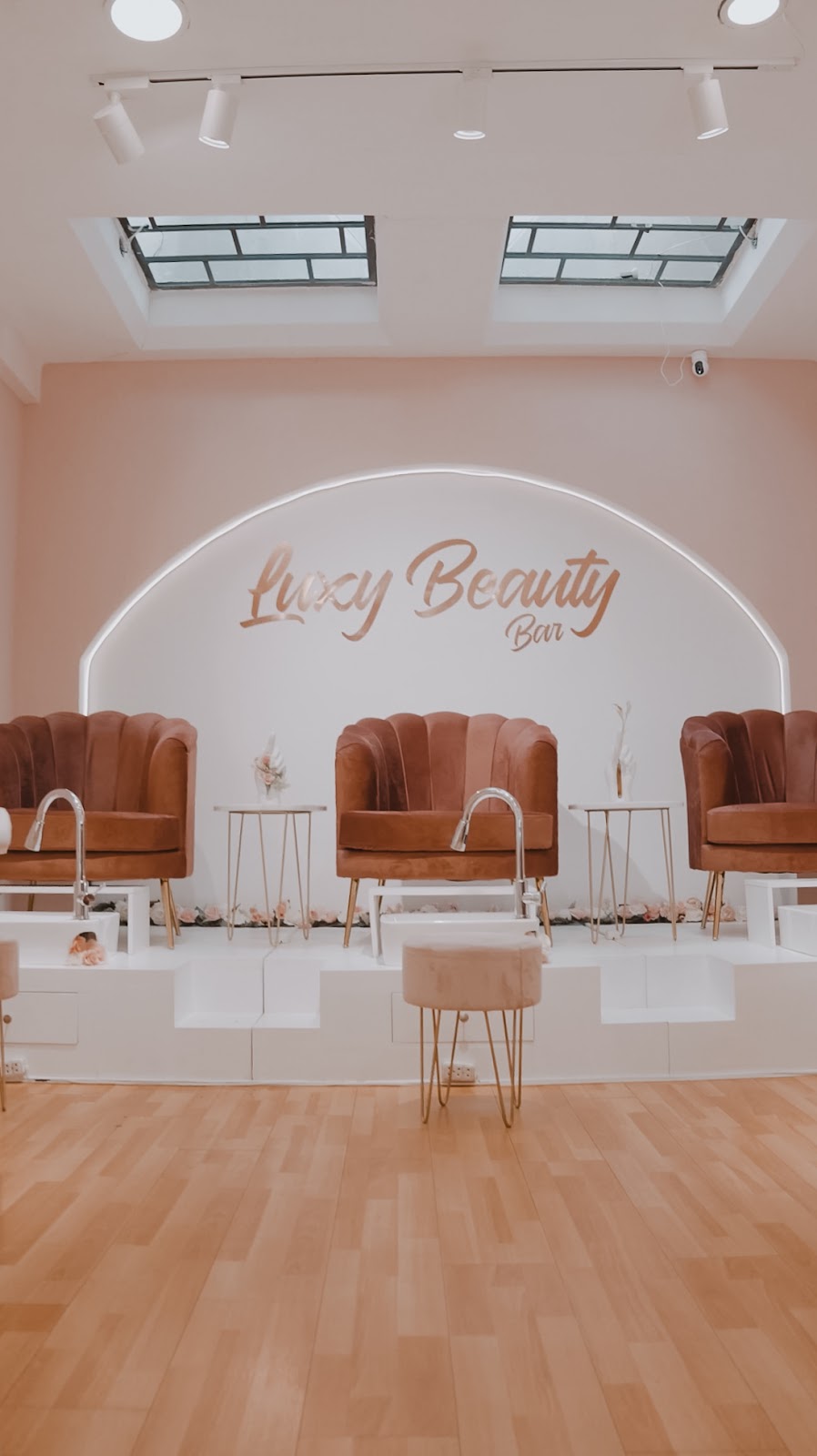 Luxy Beauty Bar (Spa Manos, Pies Y Mirada)