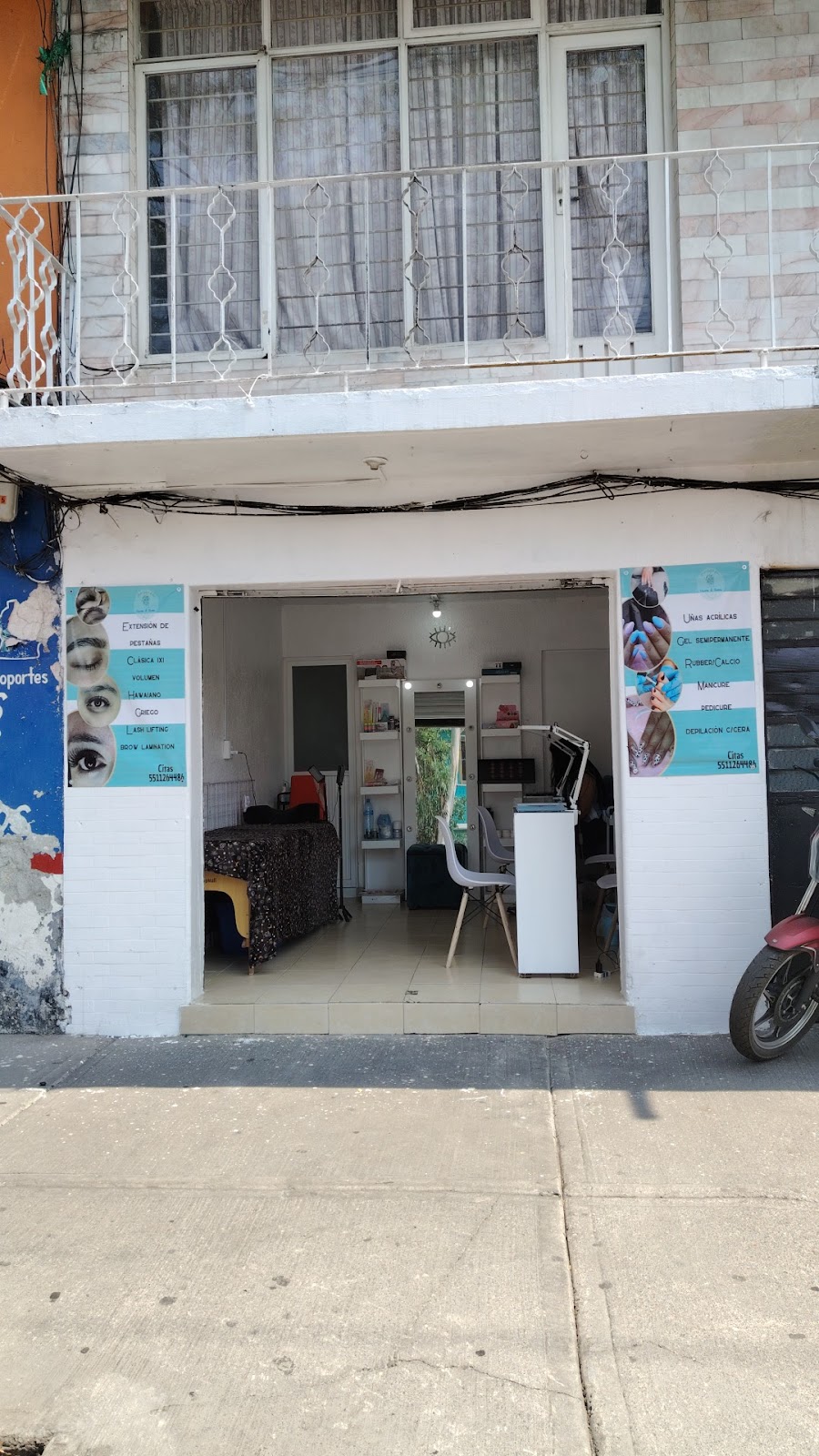 Fascino Di Donna! Estudió De Uñas Y Pestañas