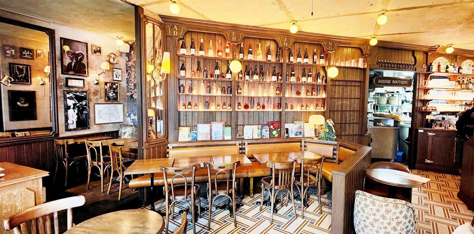 Le Café De La Poste (Paris 18)