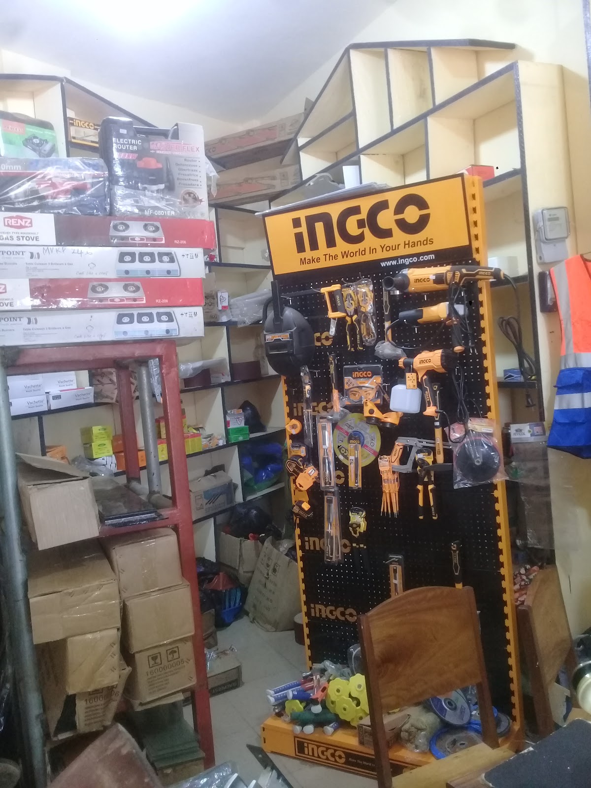 Menuiserie & Quincaillerie Dieu Est Grand