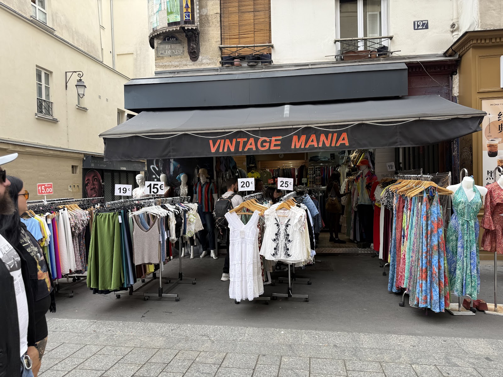 Vintage Mania Boutique De Prêt-À-Porter Femme & Homme À Paris Châtelet- Les Halles.