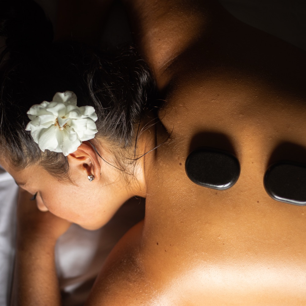 🌟Massage Du Mois : Massage Aux Pierres Chaudes🌟