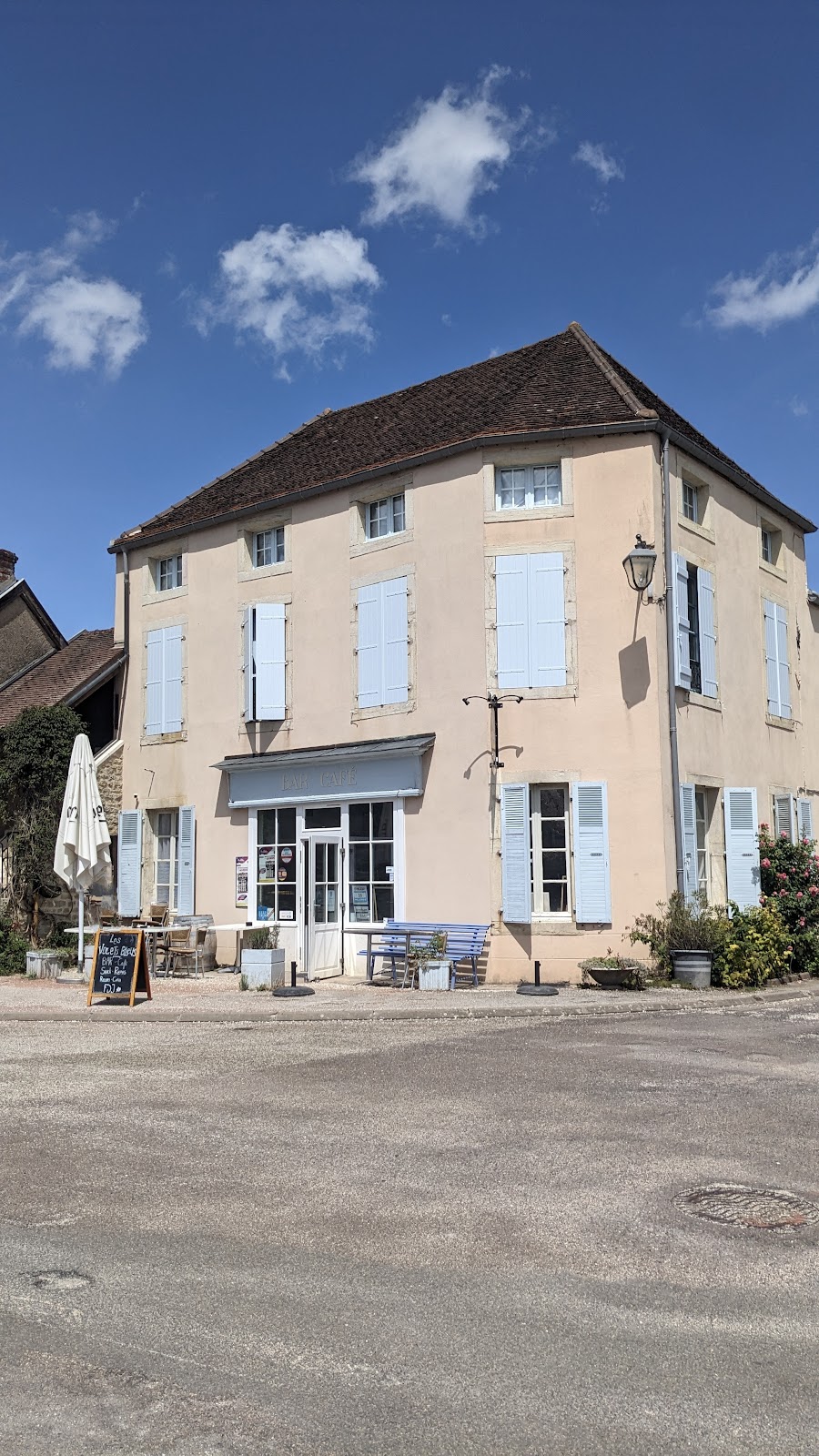 Les Volets Bleus Gilly